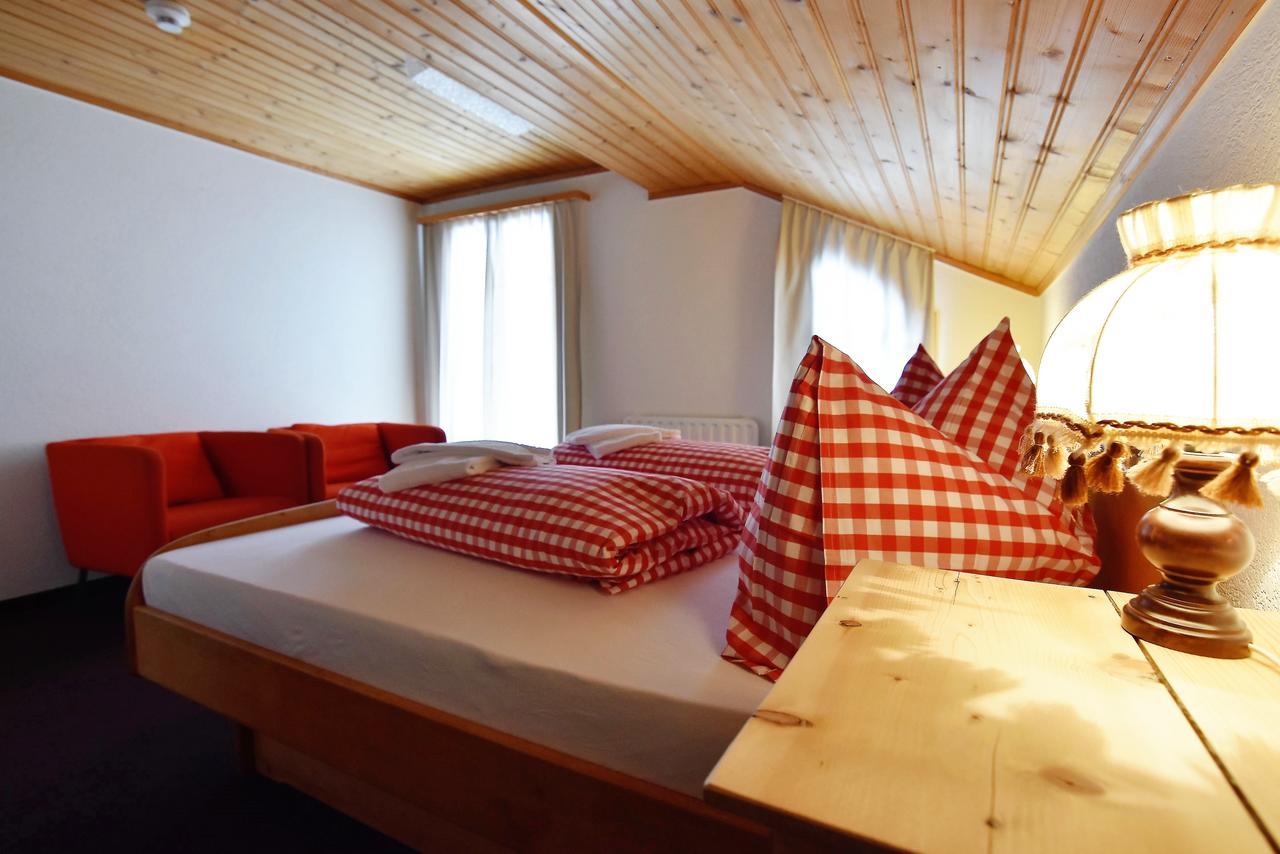 Alpina Lodge Bed & Breakfast Чірчен Екстер'єр фото