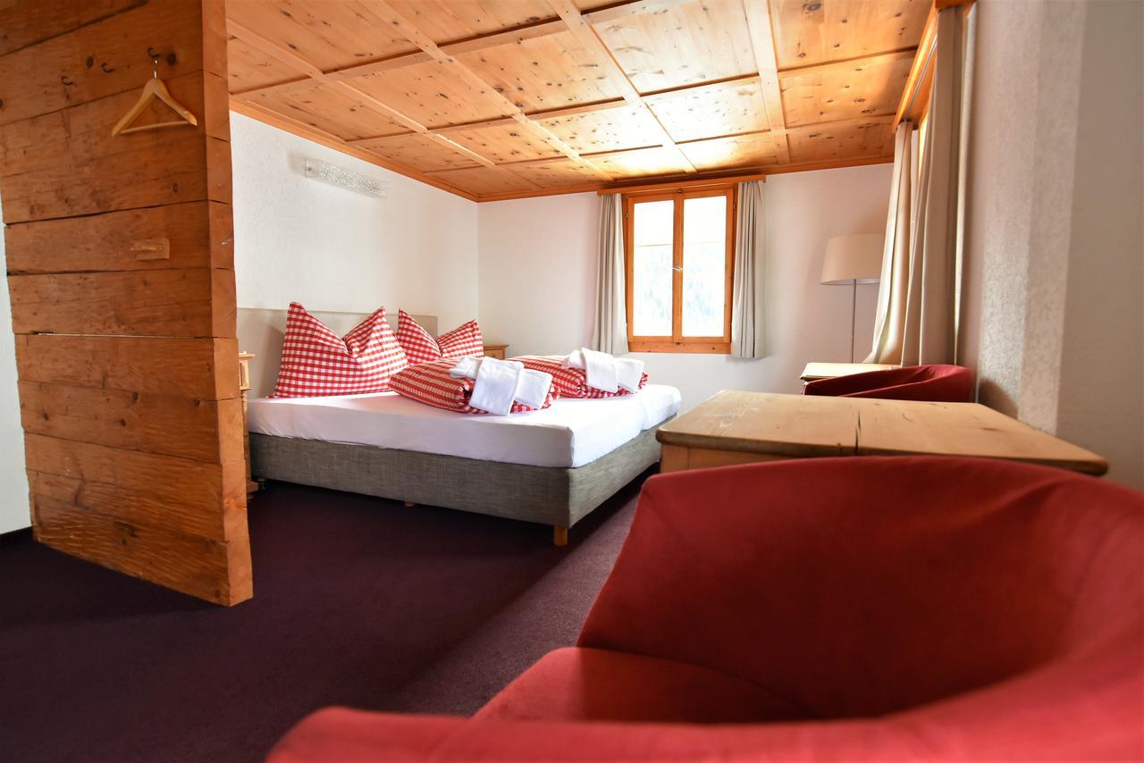 Alpina Lodge Bed & Breakfast Чірчен Екстер'єр фото