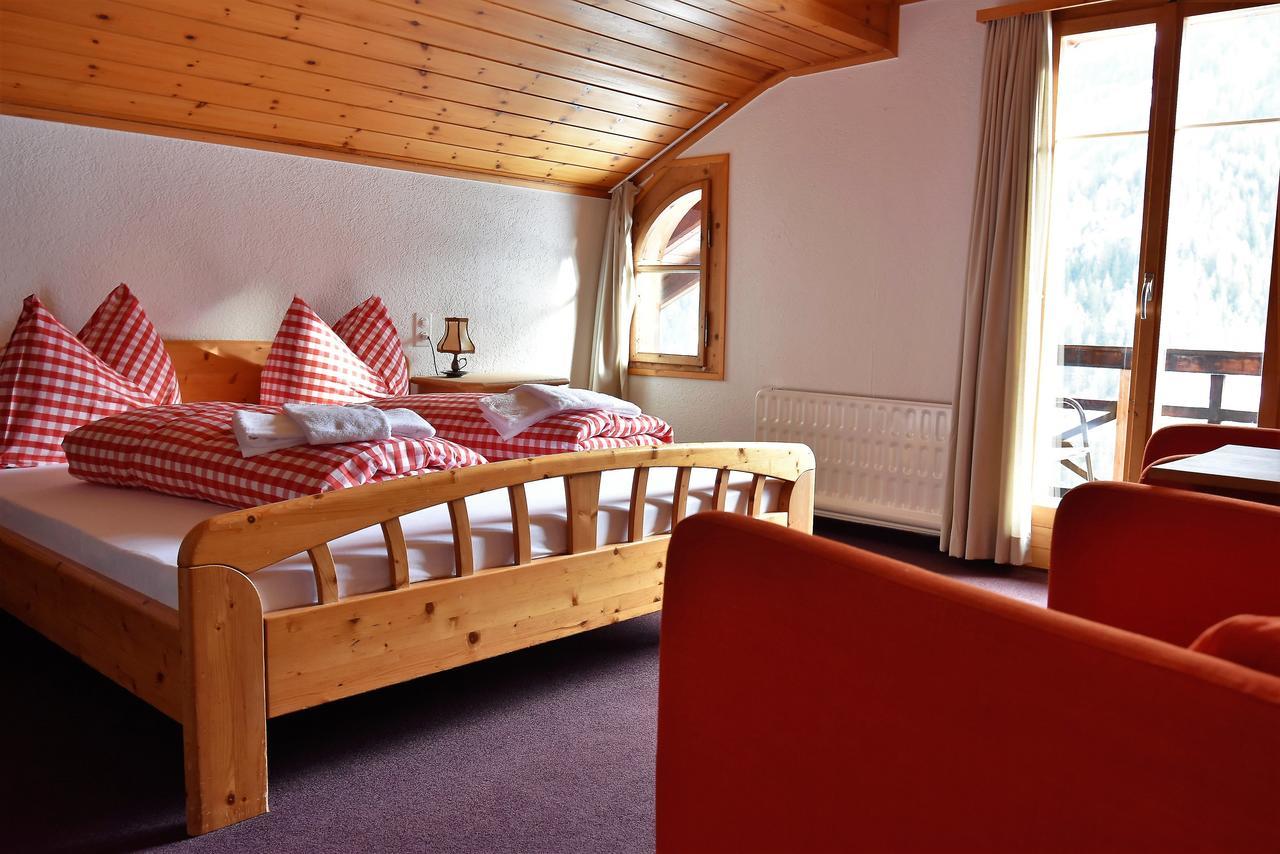 Alpina Lodge Bed & Breakfast Чірчен Екстер'єр фото