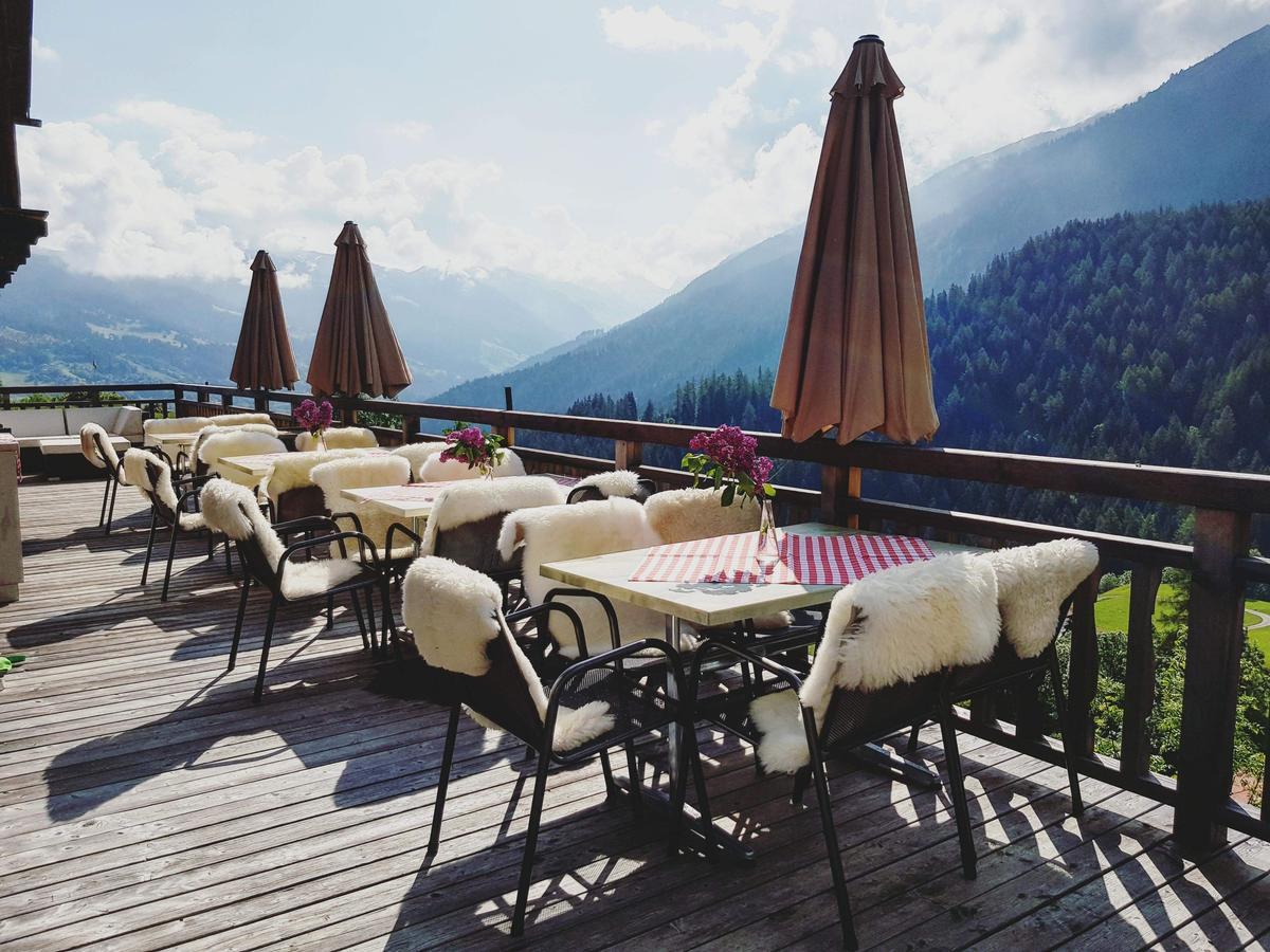 Alpina Lodge Bed & Breakfast Чірчен Екстер'єр фото